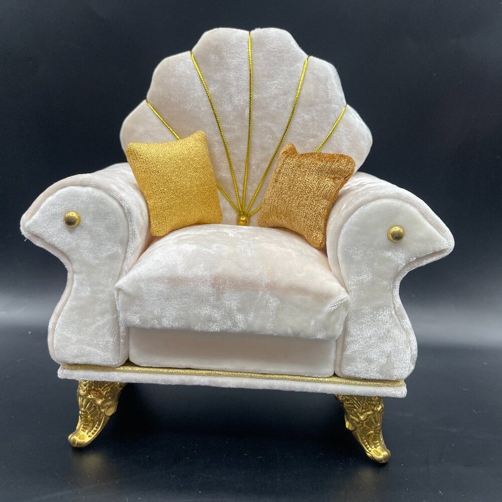 A custom-made armchair for Barbie NIB